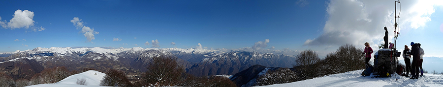 Panorama dalla Madonnina dei Canti (1563 m) verso nord ed est
